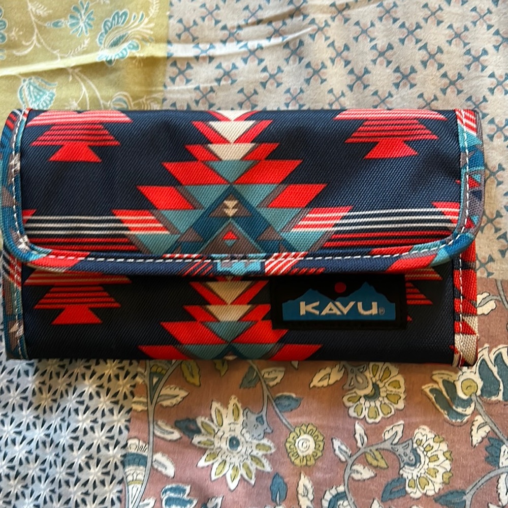 NWOT KAVU wallet